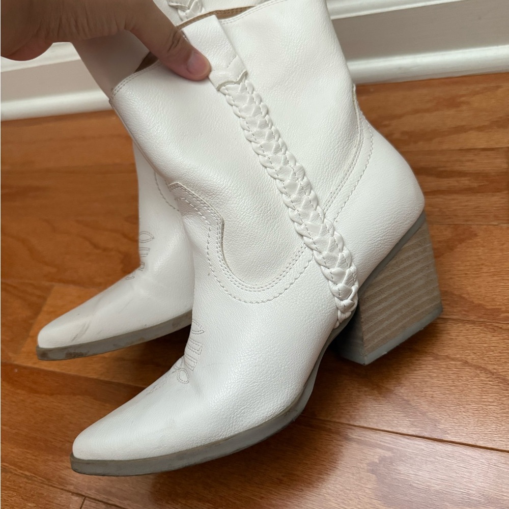 White Boots - Picture 3 of 7